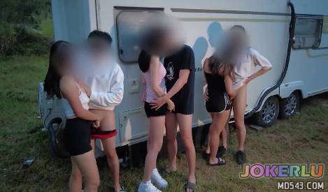  爆紅的香港野外6p性愛 Pictureuna